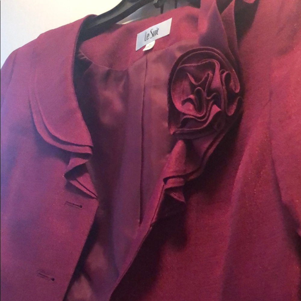 Le Suit Maroon Women’s Suit